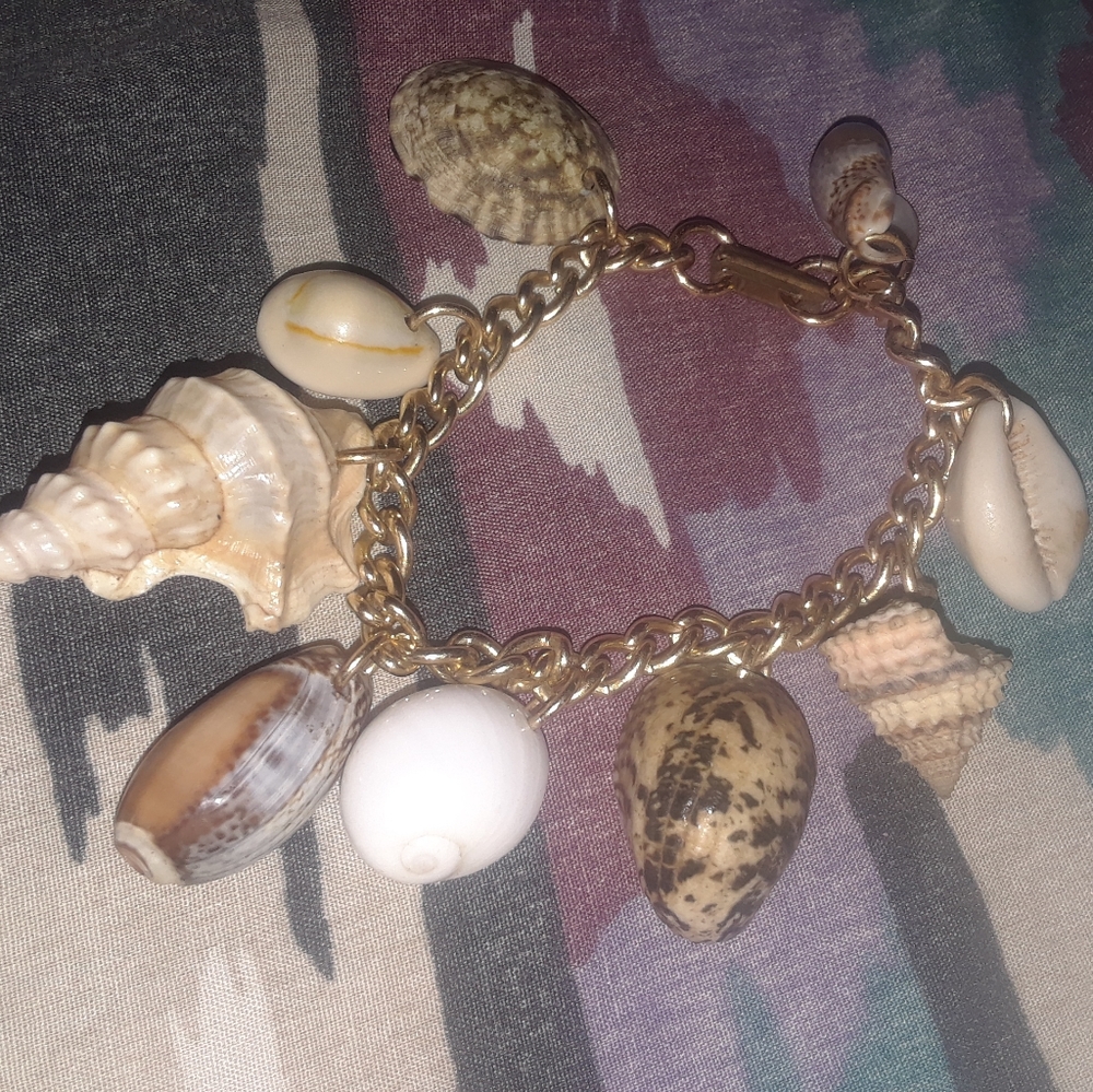 Sea shell bracelet